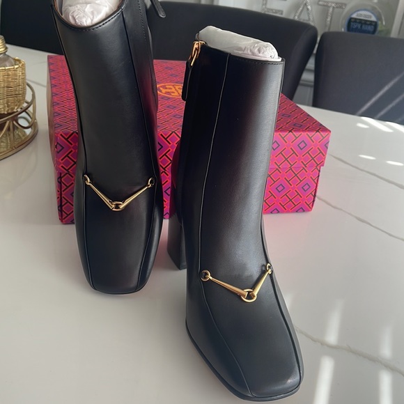 Tory Burch ankle bootie in
perfect black - Picture 8 of 15